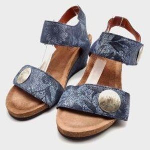 Taos Carousel 2 Floral Sandals Metallic Silver Grey 8.5 US Number 17110